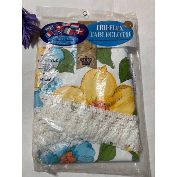 Vintage Tablecloth With Fringe - Picture 6 of 6